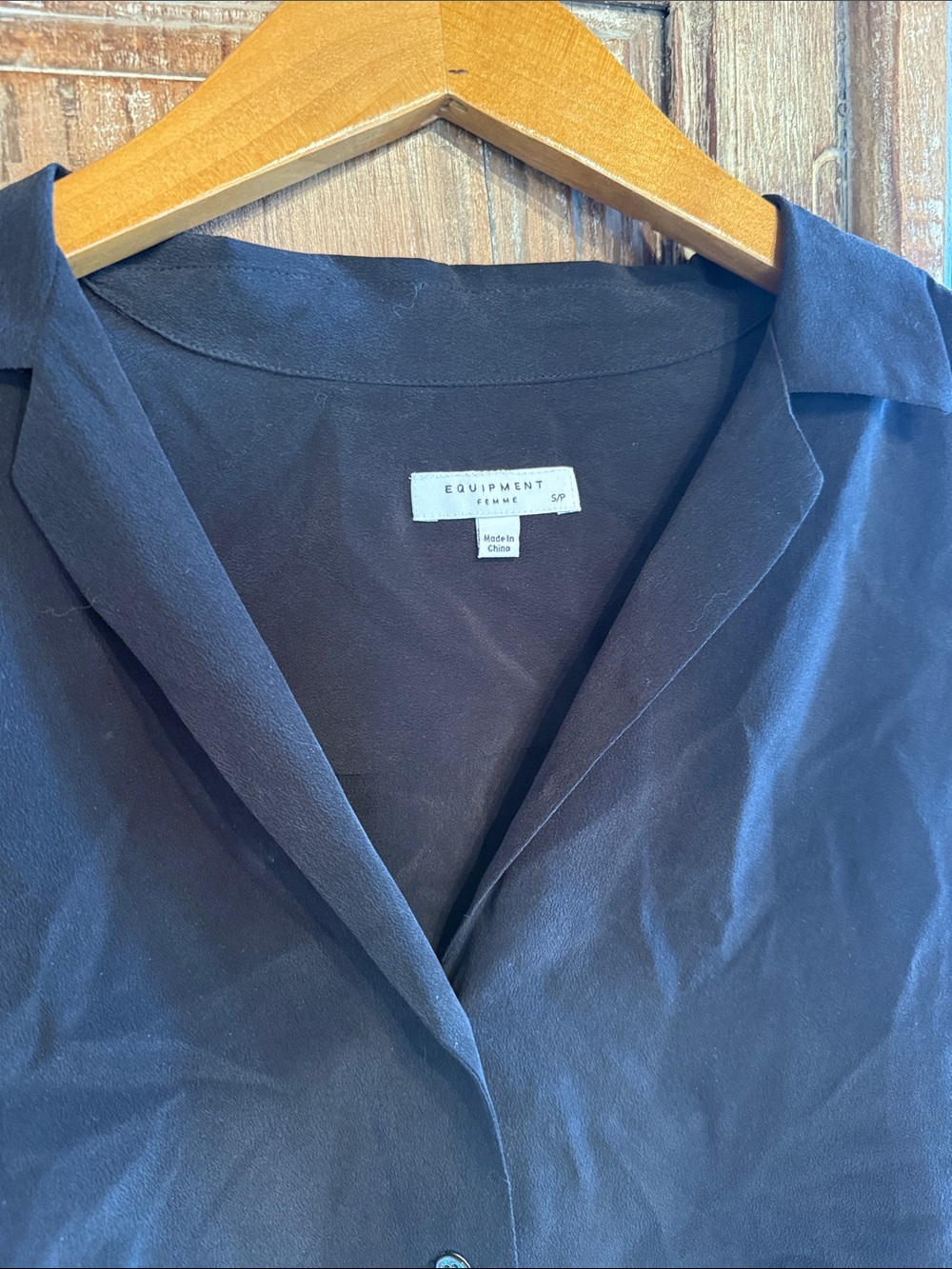 Equipment 100% silk Black Lightweight Button-Front Shirt - Picture 5 of 13